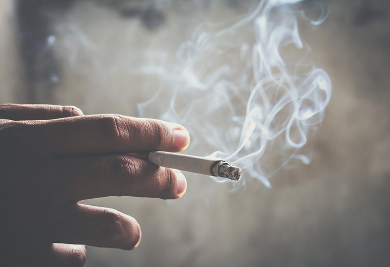 たばこにより着色した歯や変色した歯ぐきをきれいに