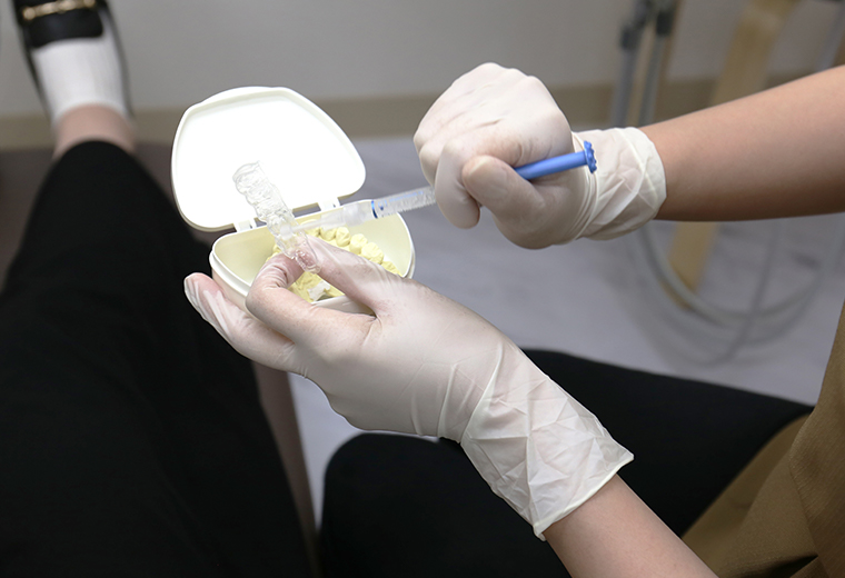 歯科衛生士が使い方や注意点を丁寧に指導